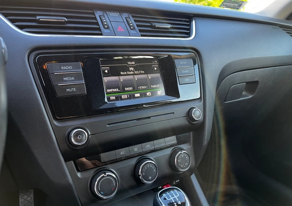 Skoda Octavia cena 41000 przebieg: 134548, rok produkcji 2015 z Łomianki małe 277